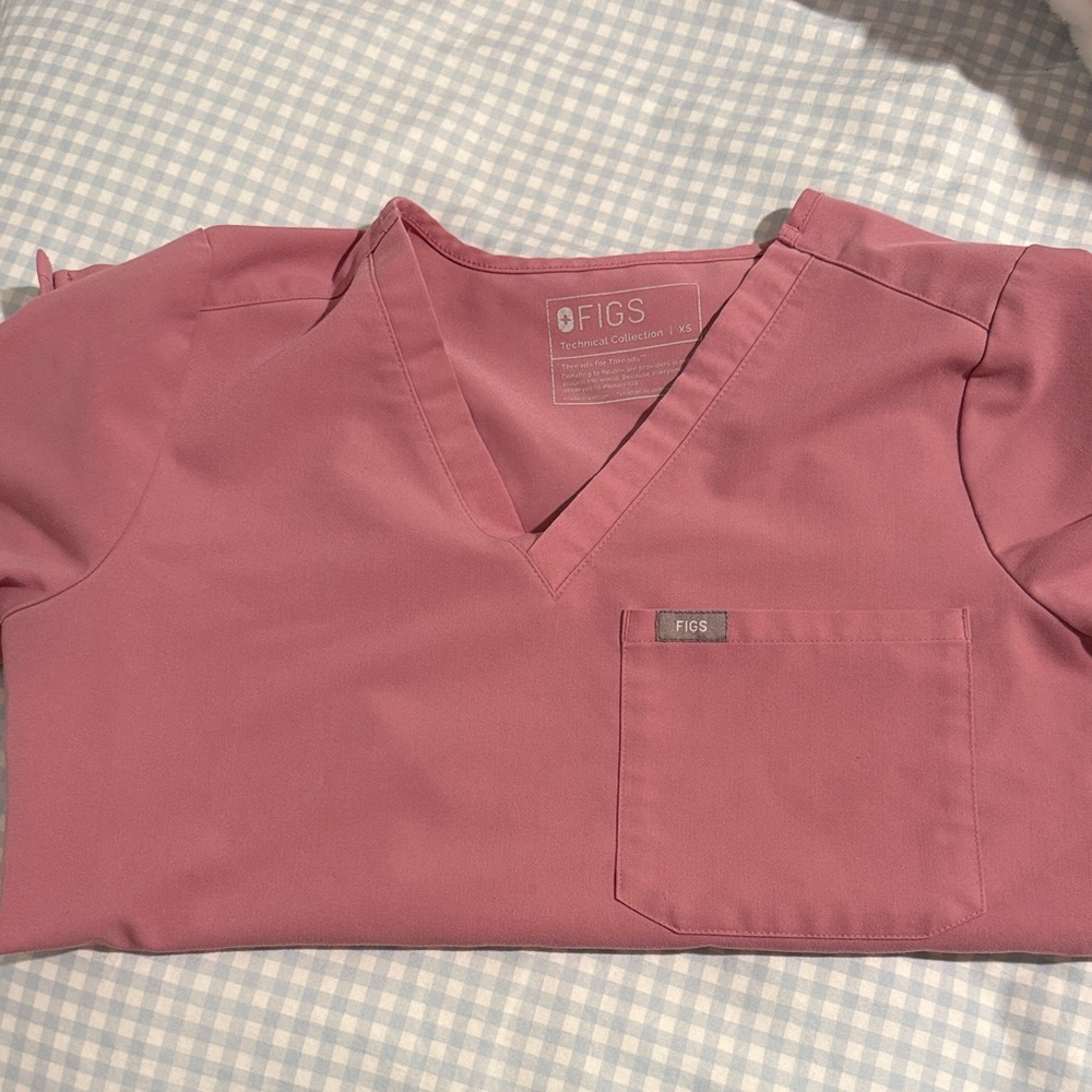 Figs Mauve V-Neck Scrub Top